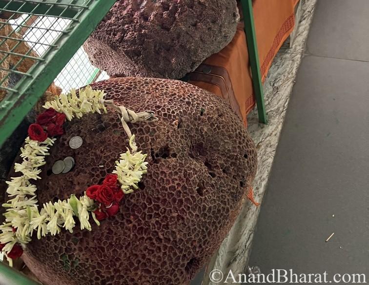 Floating stone kept at Panchmukhi Hanuman temple